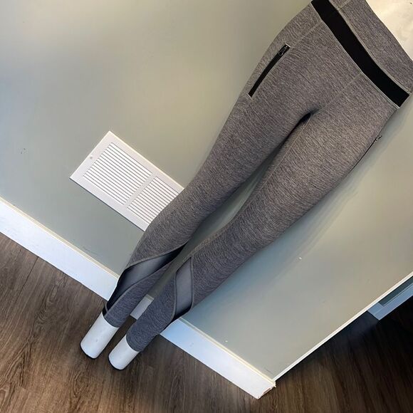 Lululemon size 6 leggings - Picture 1 of 3